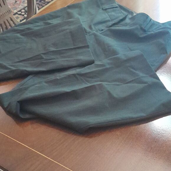 New York and Company Stretch Pants..Size 4P - Picture 1 of 4